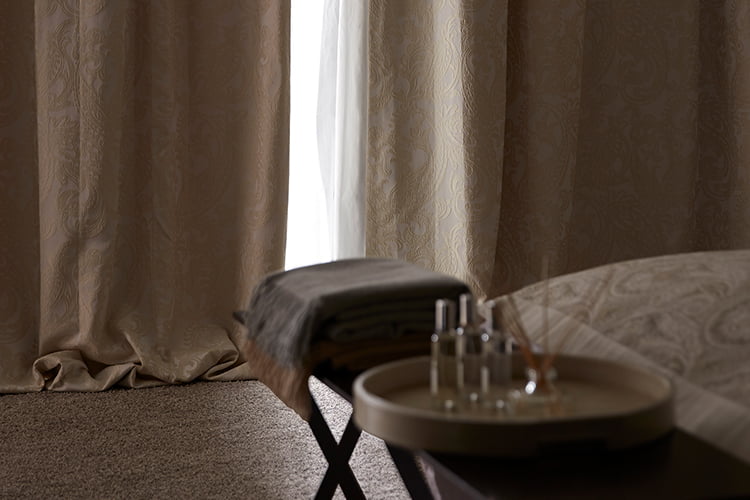 遮熱裏地付きカーテン「D-8347/U-5344」