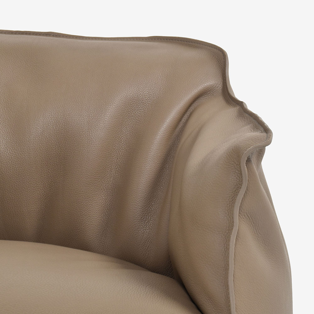 PoltronaFrau（ポルトローナ・フラウ）アームチェア「アーチボルドグランコンフォート」革オリーチェ色 #Orice