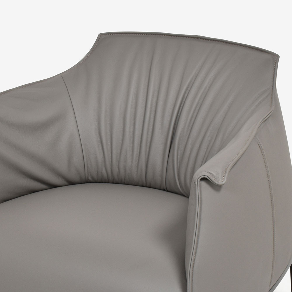 PoltronaFrau(ポルトローナ・フラウ)アームチェア「アーチボルドラージ」革トープ色 #SC26Topo