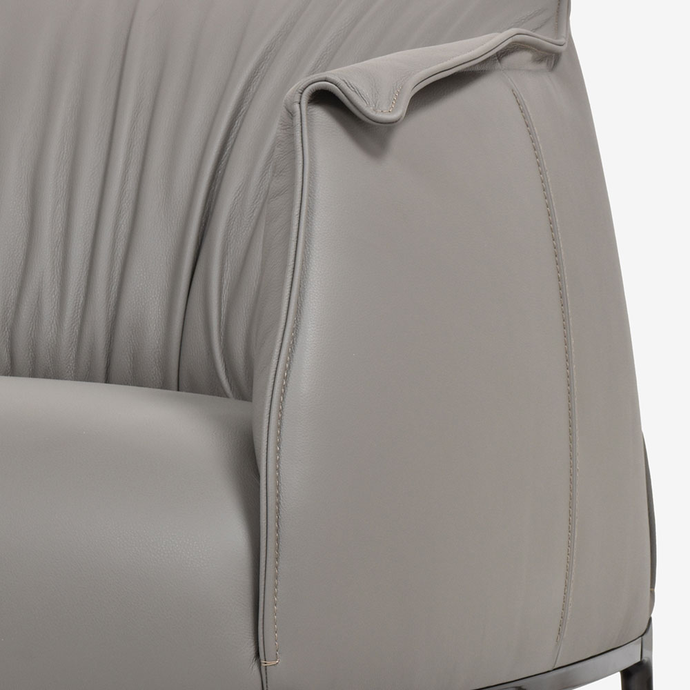 PoltronaFrau(ポルトローナ・フラウ)アームチェア「アーチボルドラージ」革トープ色 #SC26Topo