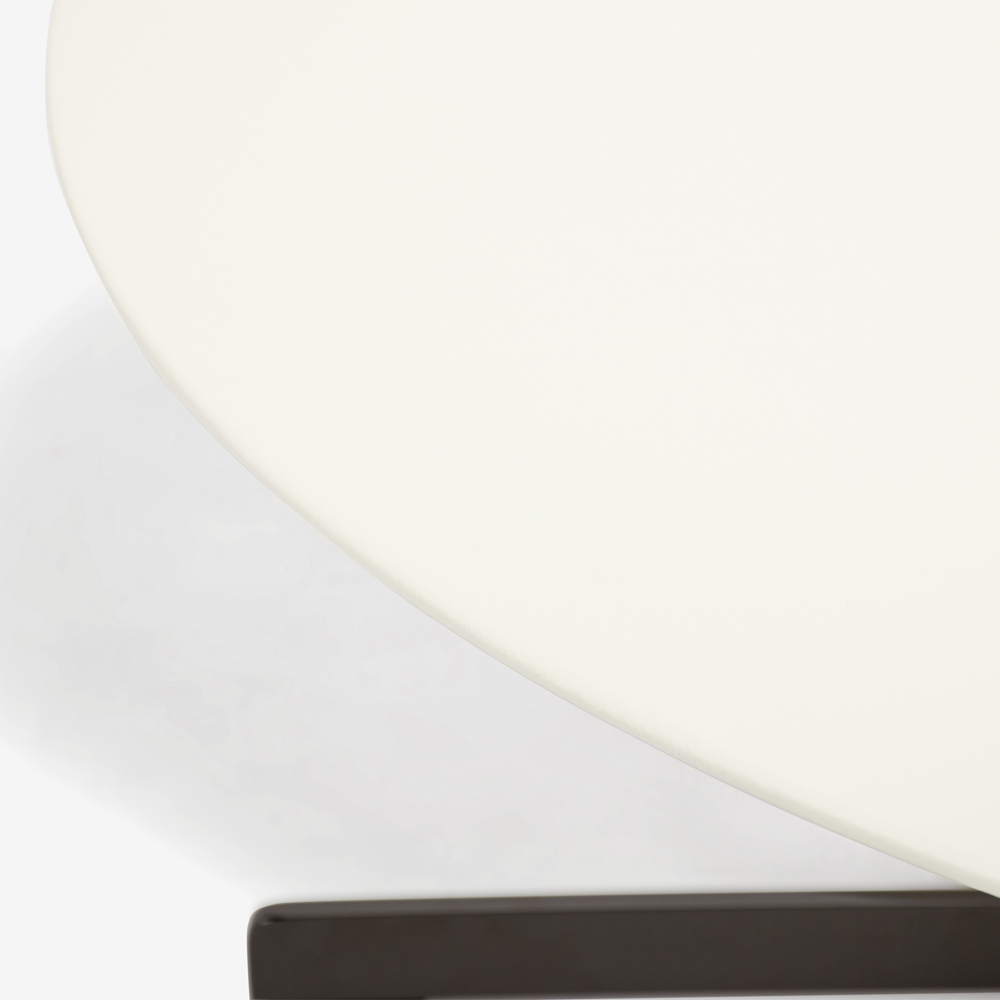 PoltronaFrau（ポルトローナ・フラウ）センターテーブル「ボブ」丸110cm 革ホワイト色