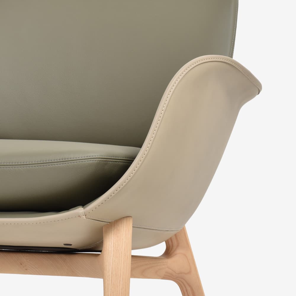 PoltronaFrau（ポルトローナ・フラウ）アームチェア「Martha マルタ」革ダーセナ#SC176/革コルダ#Corda 脚アッシュ材ナチュラル色【お手入れキットの特典付き】