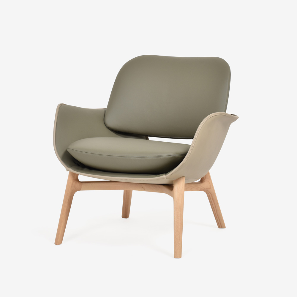 PoltronaFrau（ポルトローナ・フラウ）アームチェア「Martha マルタ」革ダーセナ＃SC176/革コルダ＃Corda 脚アッシュ材 ナチュラル色