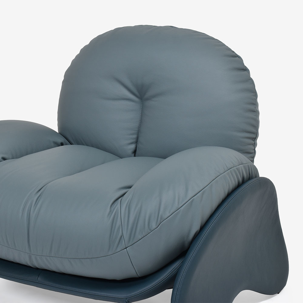 PoltronaFrau(ポルトローナ・フラウ)アームチェア「スクワッシュ」幅103cm 革スチールブルー色/ミネラルブルー色