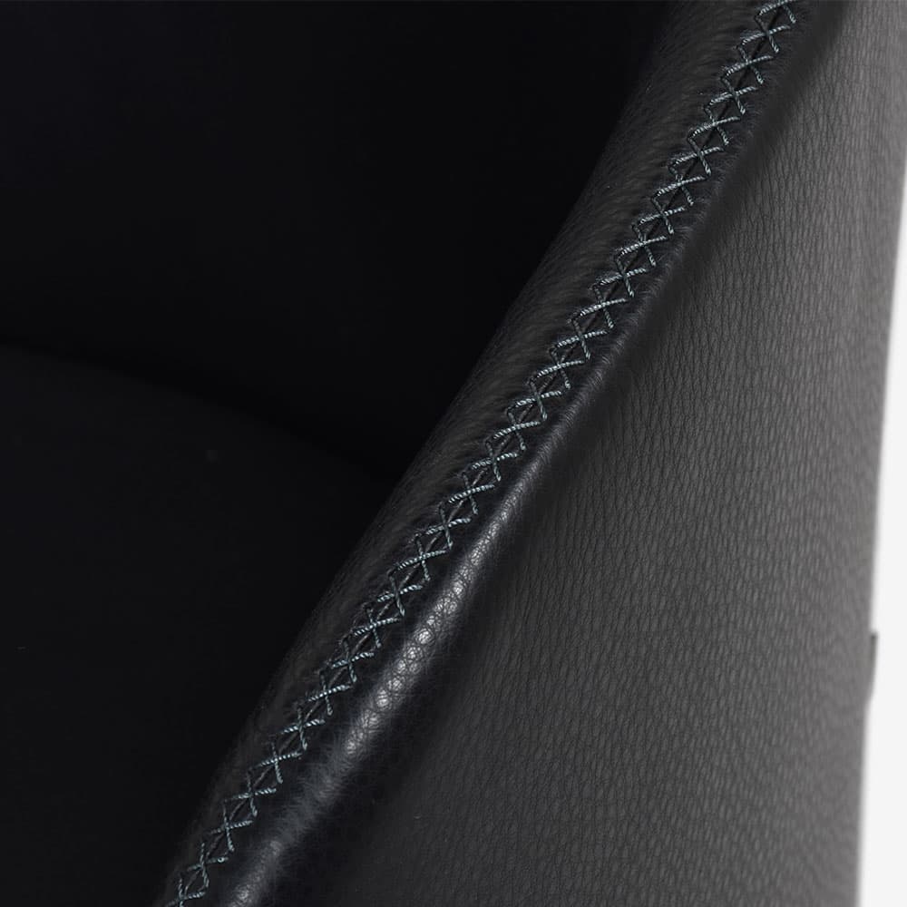 erba（エルバイタリア）ダイニングチェア「エモジオーネ2」肘付き 革#Cブラック色