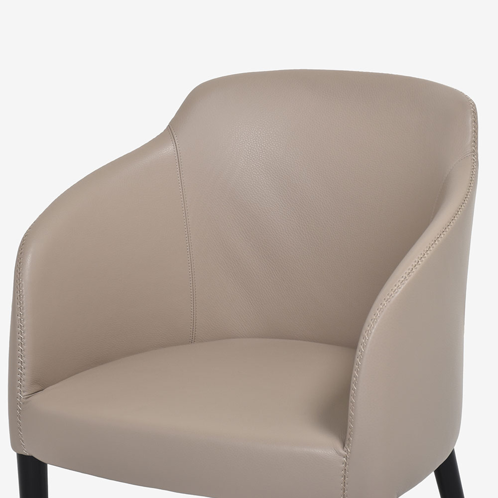 erba（エルバイタリア）ダイニングチェア「エモジオーネ2」肘付き 革#Cグレージュ色