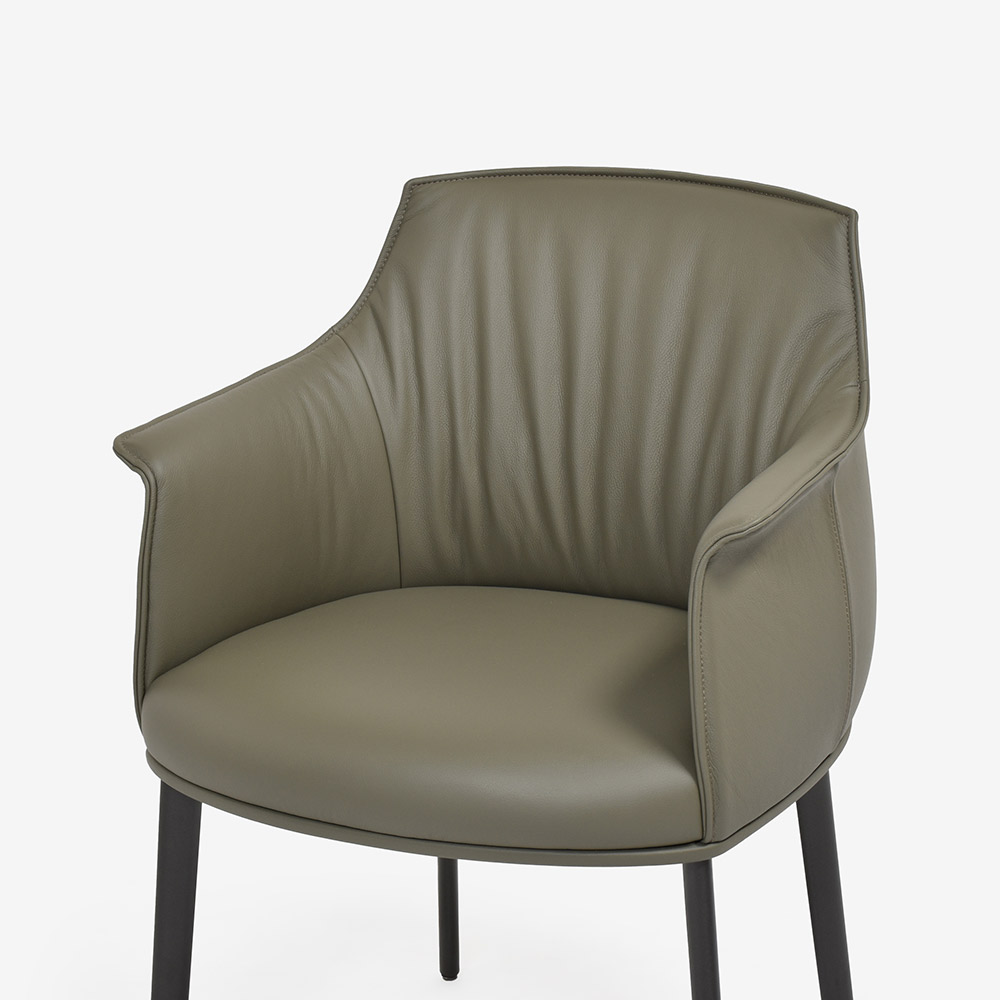 PoltronaFrau（ポルトローナ・フラウ）ダイニングチェア（アーム付き）「アーチボルドラージ」革ダーセナ色 #SC176 Darsena