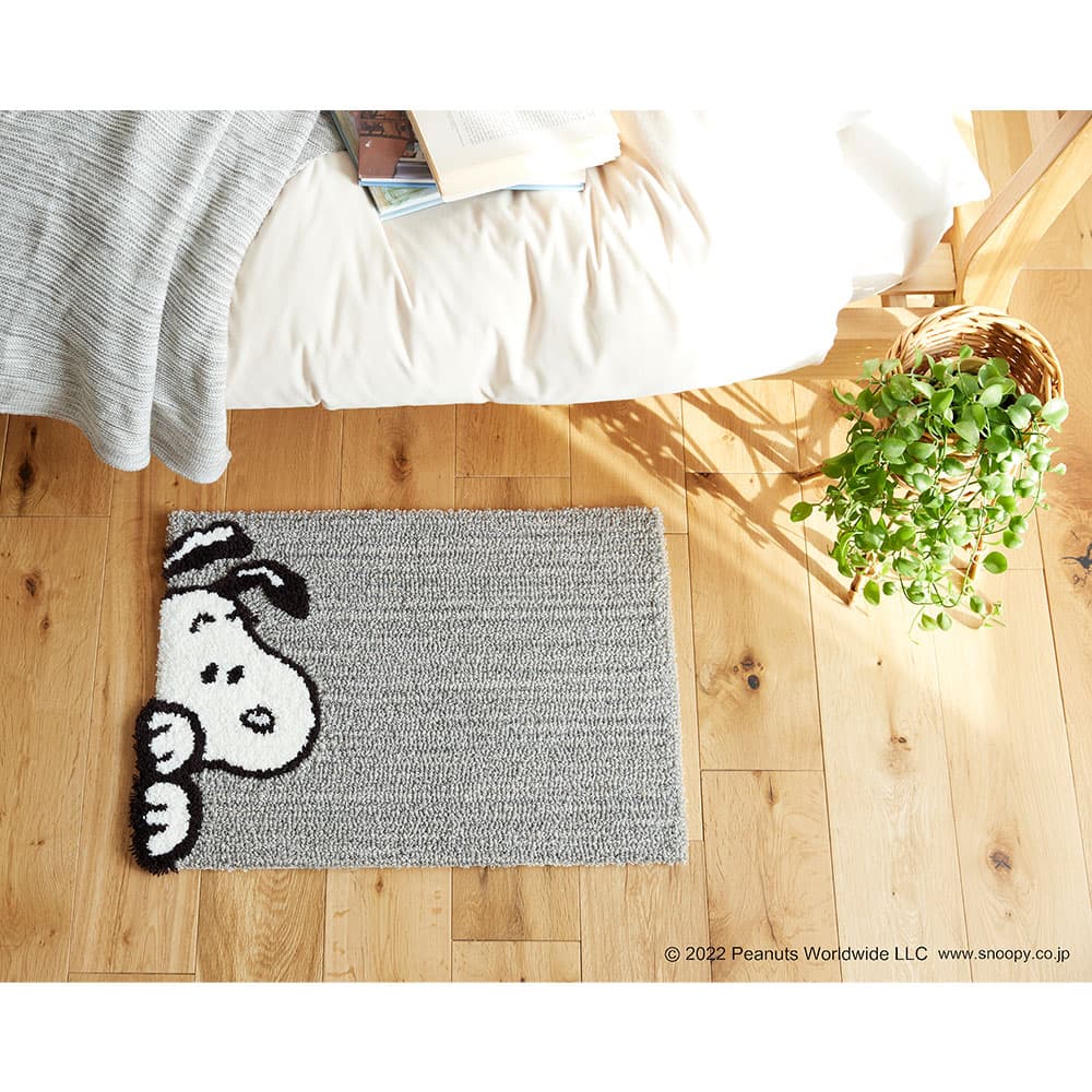 マット「スヌーピー チラリマット」 65ｘ45cm PEANUTS（ピーナッツ）