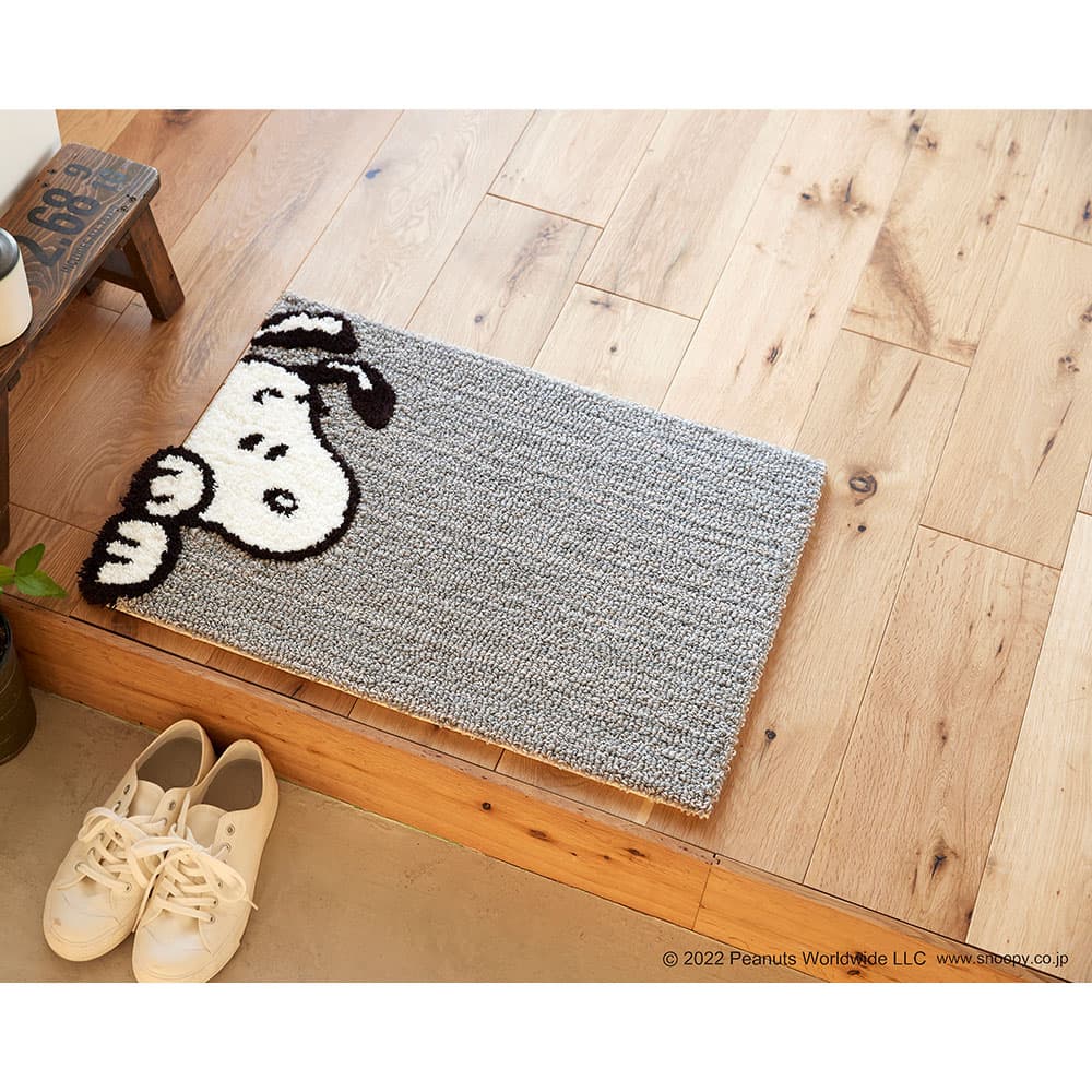 マット「スヌーピー チラリマット」 65ｘ45cm PEANUTS（ピーナッツ）