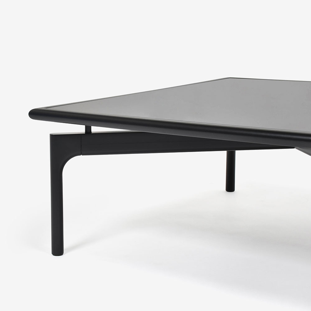 ROLF BENZ（ロルフベンツ）センターテーブル「901-213」幅84cm 天板:ガラスブラック色 フレーム:ビーチ材ブラック色