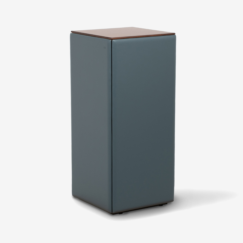 PoltronaFrau(ポルトローナ・フラウ)ハイチェスト「ムーンダンス」幅53cm 高さ118cm 革ブルー色 天板ウォールナット材
