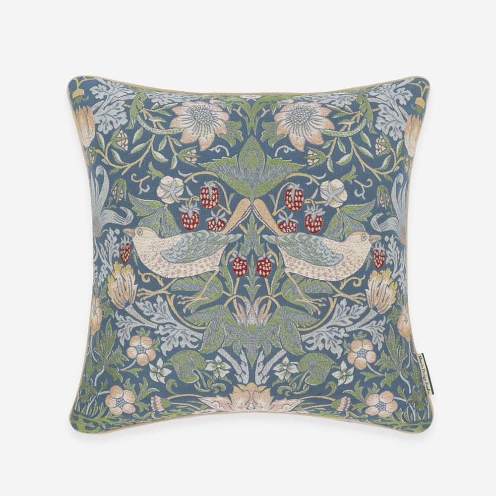 クッションカバー「いちご泥棒」レッド 45cm角 Morris Design Studio