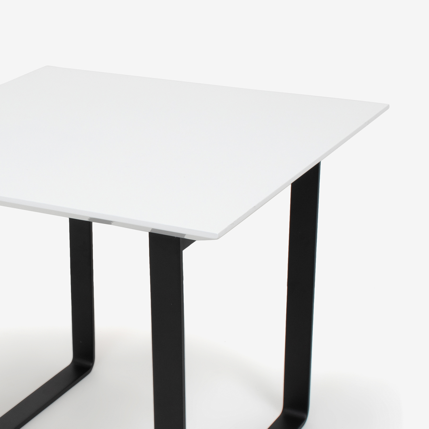 ダイニングテーブル「ジャスト」幅85cm ホワイト色 金属脚ブラック【数量限定特別ご提供品のため30%OFF】