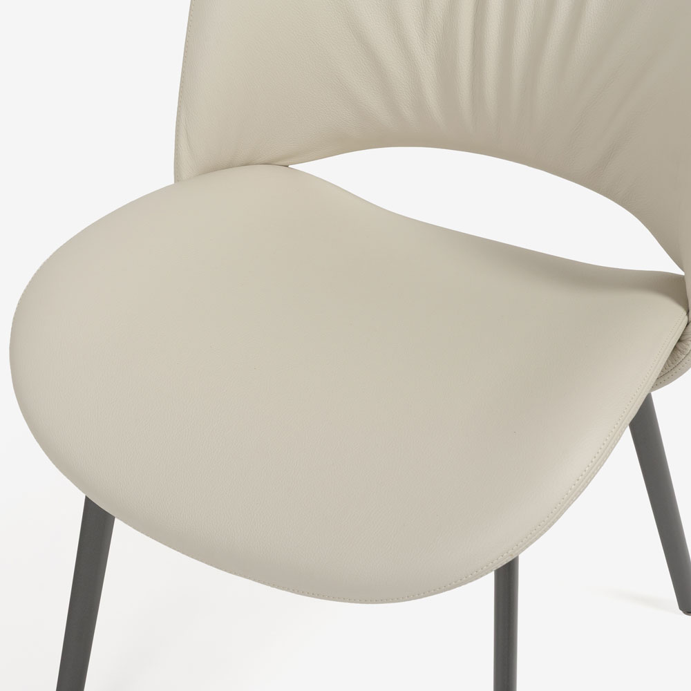 PoltronaFrau（ポルトローナ・フラウ）ダイニングチェア「ニース」革スタッコ色 #SC05 Stucco