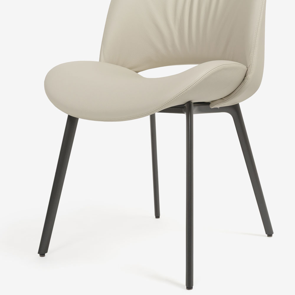 PoltronaFrau（ポルトローナ・フラウ）ダイニングチェア「ニース」革スタッコ色 #SC05 Stucco