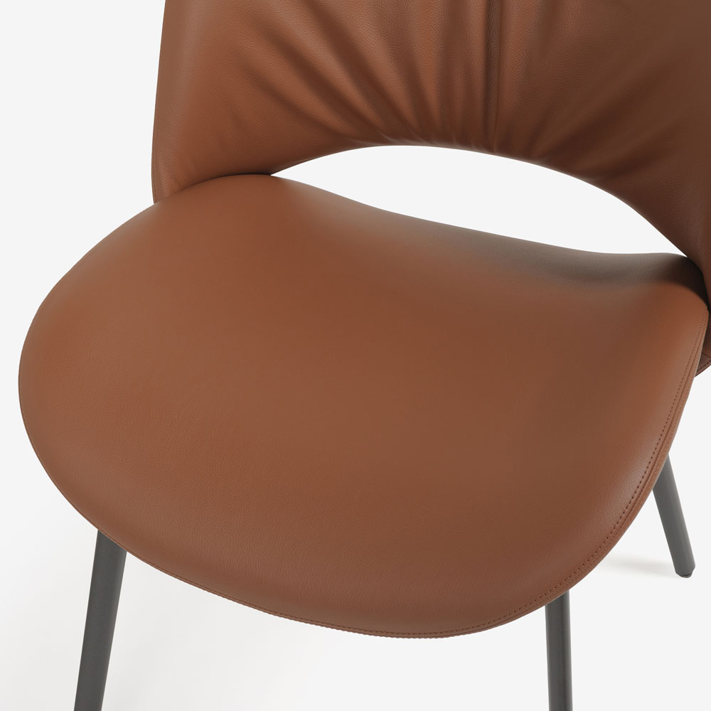 PoltronaFrau（ポルトローナ・フラウ）ダイニングチェア「ニース」革トンカ色  #SC48 Tonka