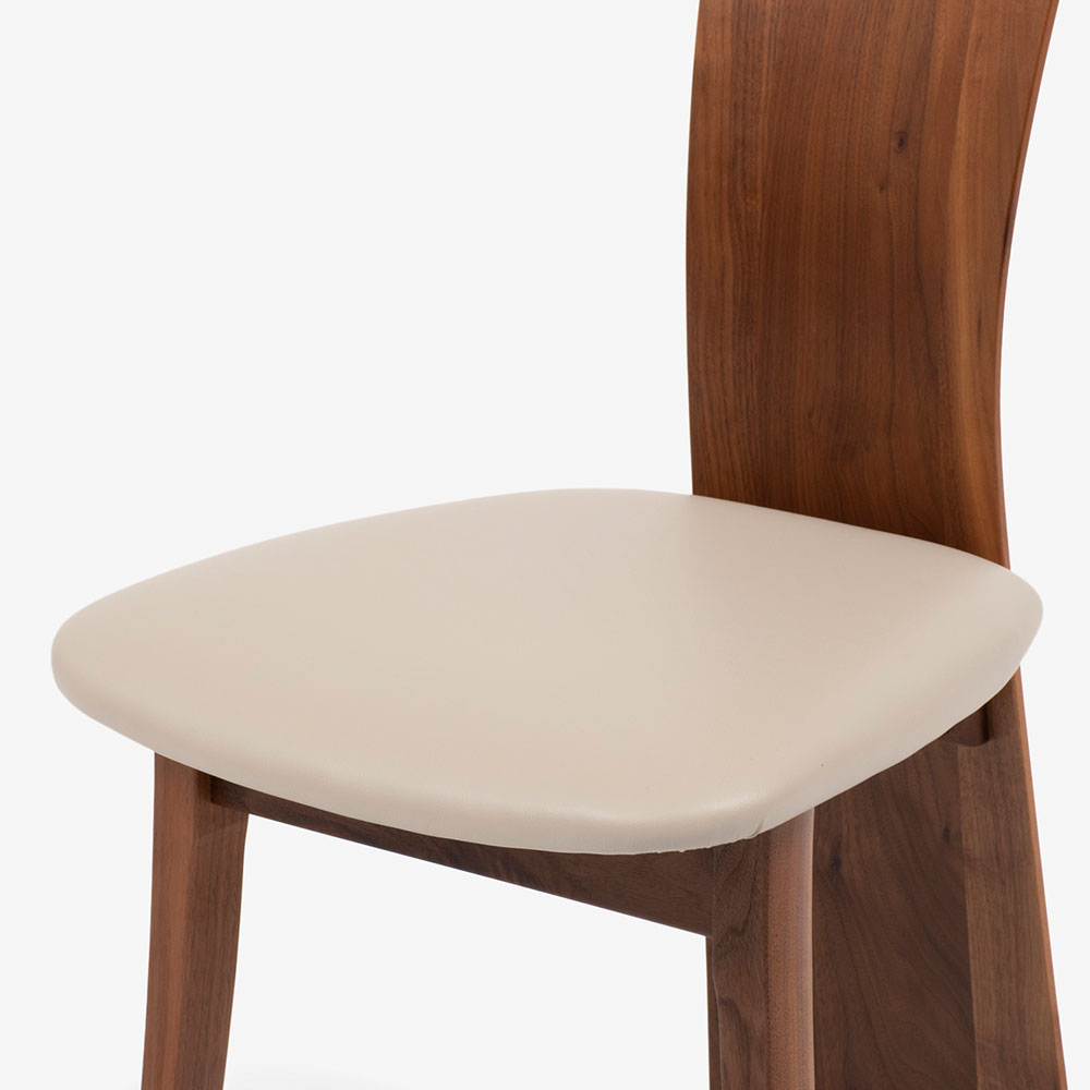 美品　旧大塚家具 木製ブラウンダイニングチェア　1脚 ダイニングチェア「フォルム OICL-201」ウォールナット材 合成