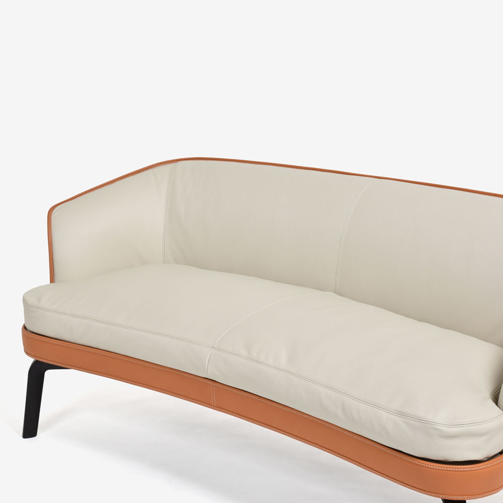 PoltronaFrau（ポルトローナ・フラウ）ソファ「ニヴォラ」幅169cm 革スタッコ色/キャメル色