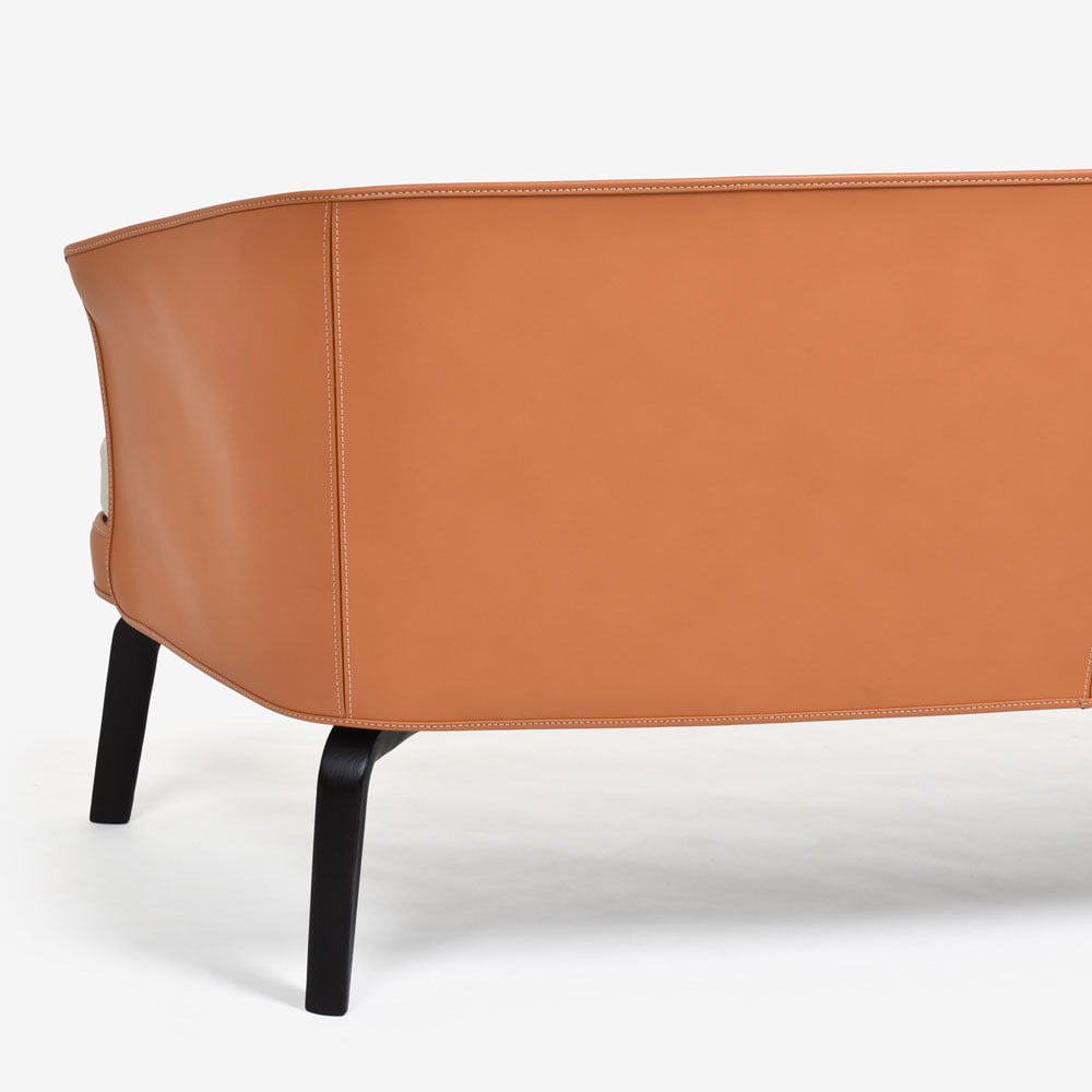 PoltronaFrau（ポルトローナ・フラウ）ソファ「ニヴォラ」幅169cm 革スタッコ色/キャメル色