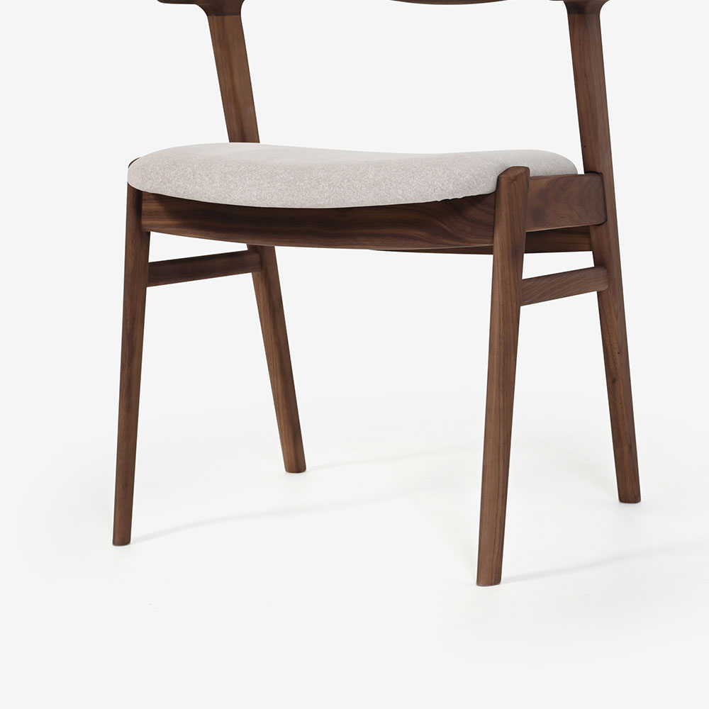 ダイニングチェア(半肘付き)「フィルプラス Cタイプ」樹種・塗装色5種 張地17種【受注生産品】