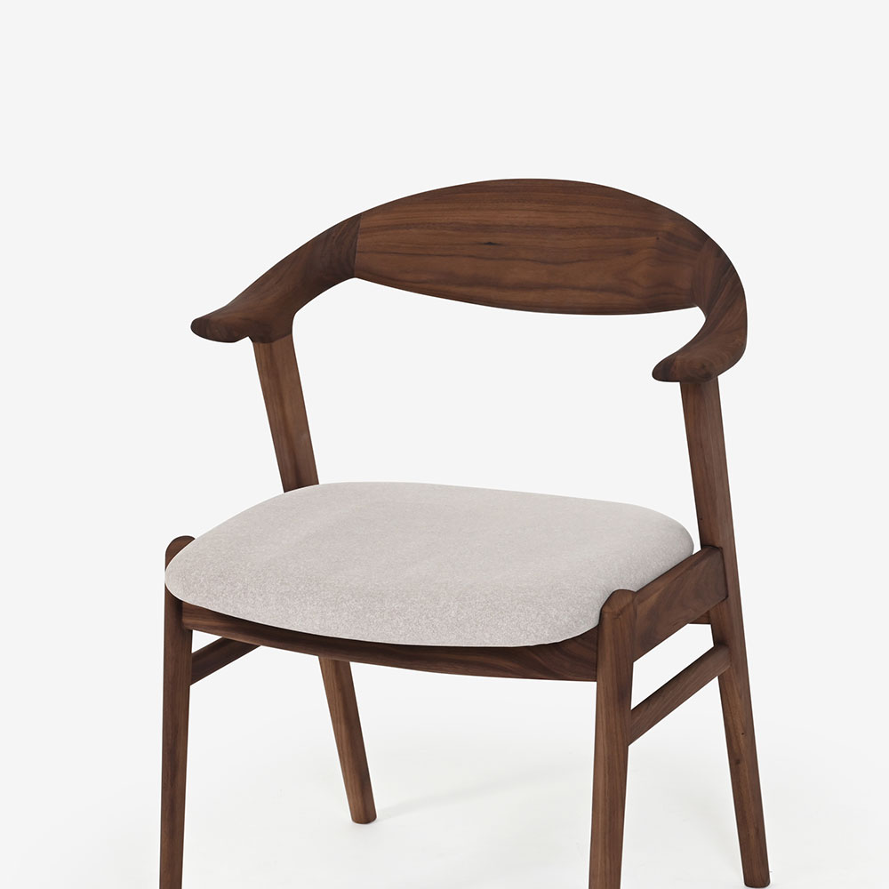 ダイニングチェア(半肘付き)「フィルプラス Cタイプ」樹種・塗装色5種 張地17種【受注生産品】