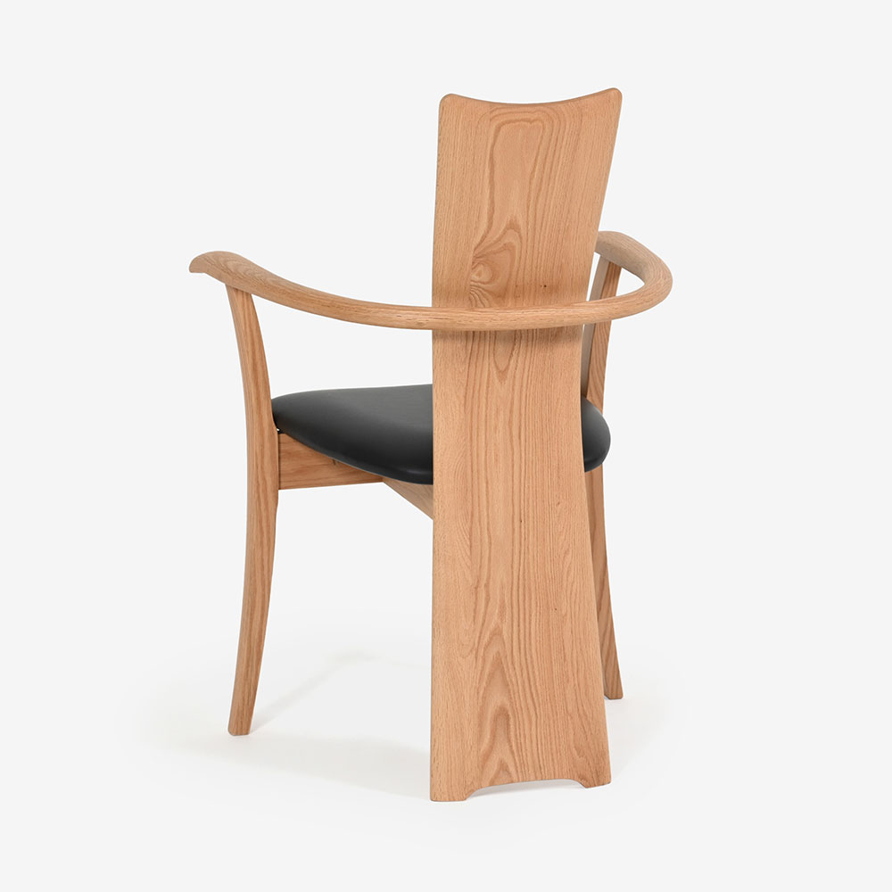 ダイニングチェア（肘付き）「フォルム2 OICA-201 WO」レッドオーク材WO色 合成皮革L-2450