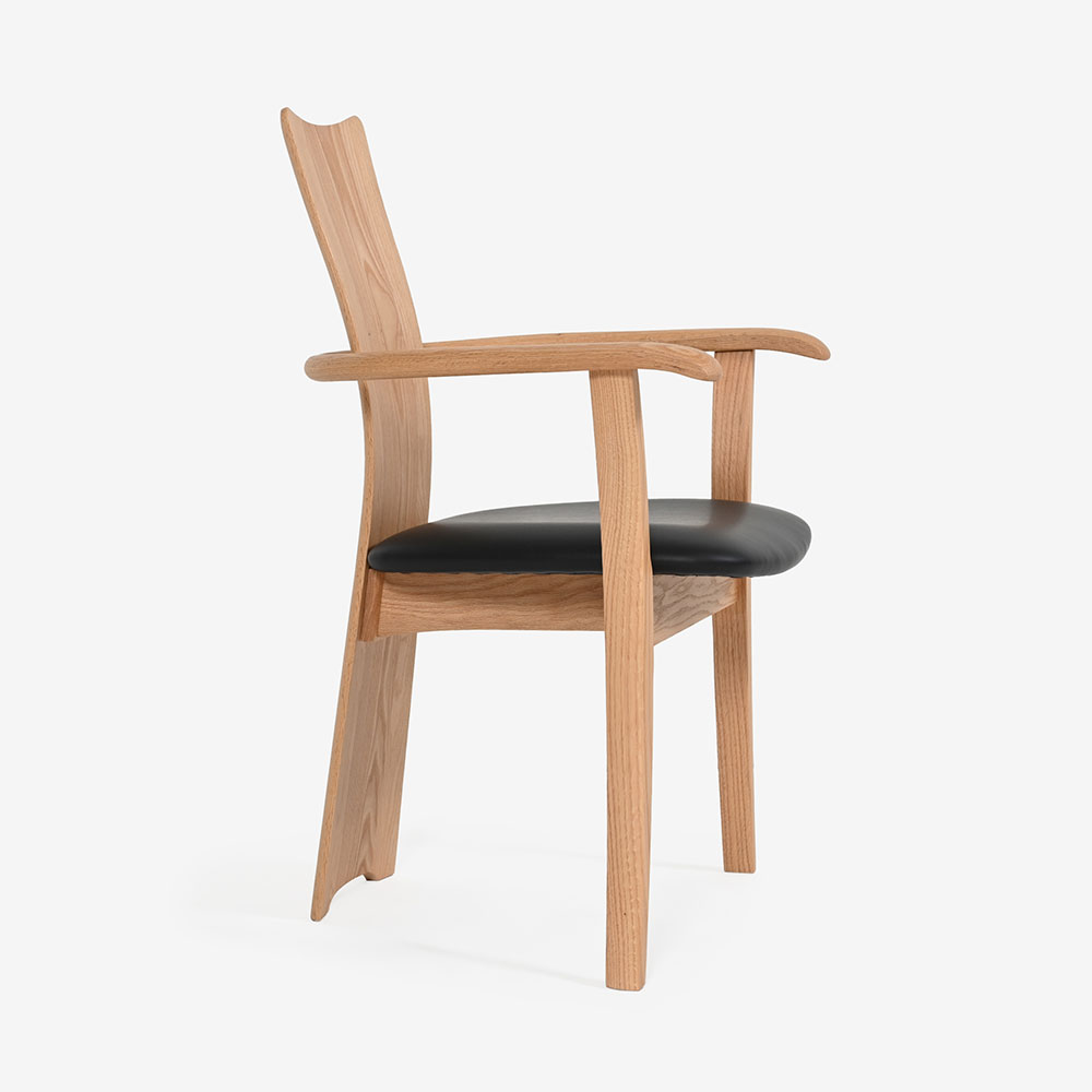 ダイニングチェア（肘付き）「フォルム2 OICA-201 WO」レッドオーク材WO色 合成皮革L-2450