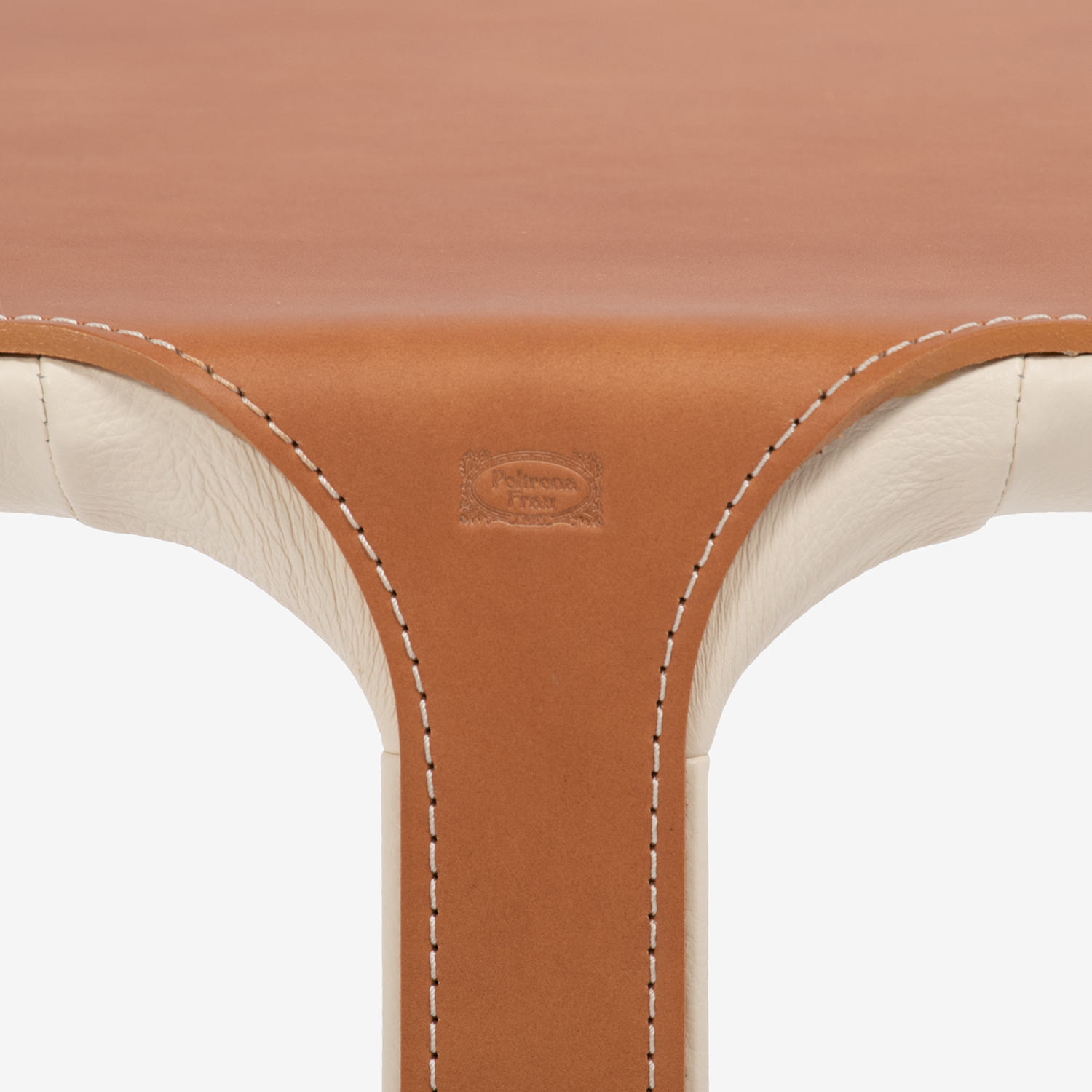 PoltronaFrau（ポルトローナ・フラウ）サイドテーブル「アサヤ」革 キャメル色