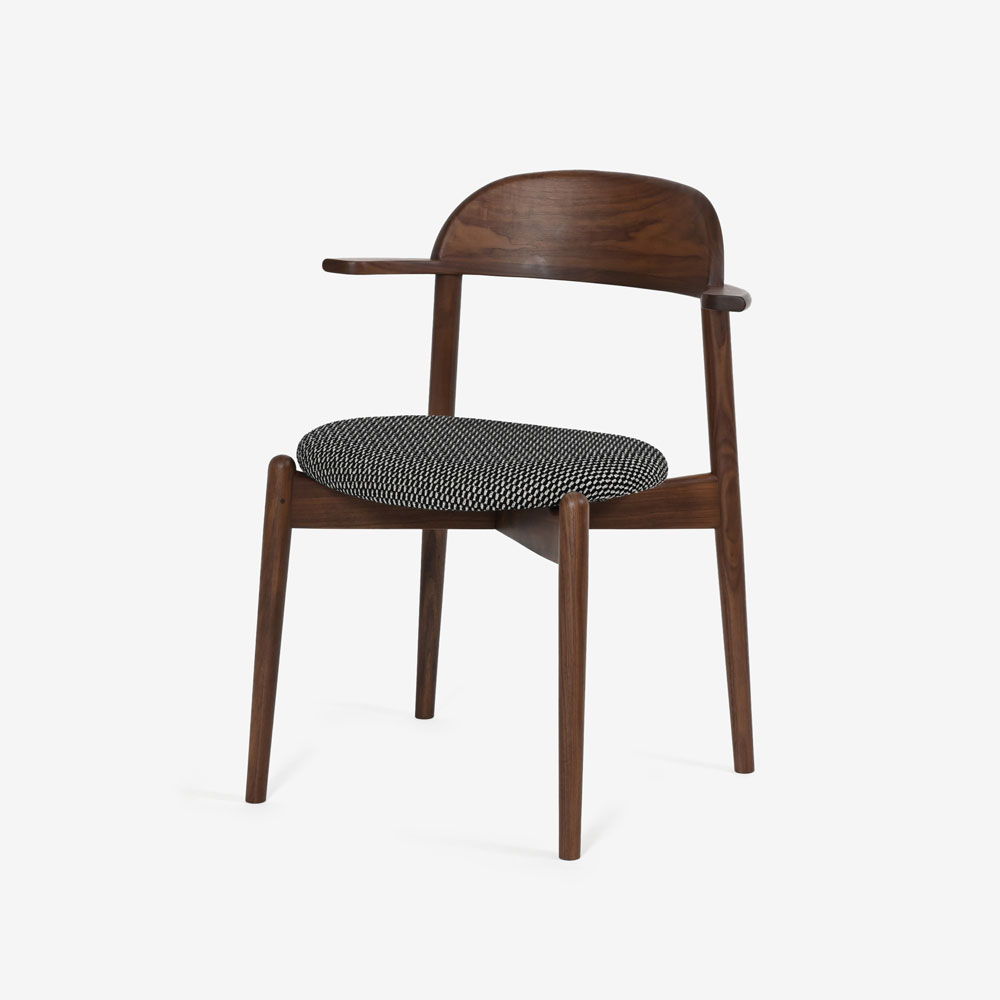 MASTERWAL（マスターウォール）ダイニングチェア「YU ユー UC2B-WN」半肘付き ウォールナット材 布#5 LABYRINTH3 FU121/ブラック【受注生産品】