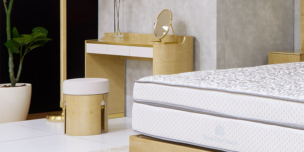 CORZAシリーズのドレッサーとスツール