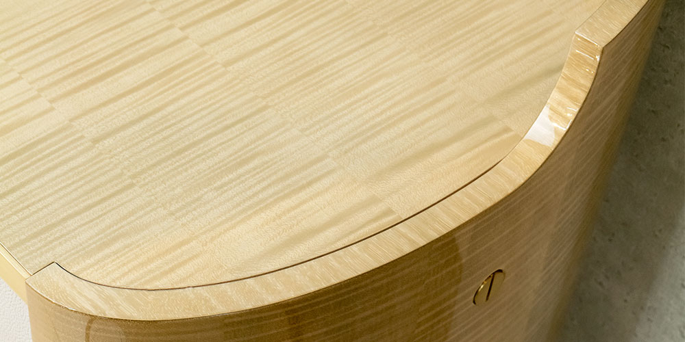 希少なシカモアを贅沢に使用