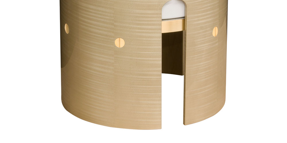 希少なシカモアを贅沢に使用