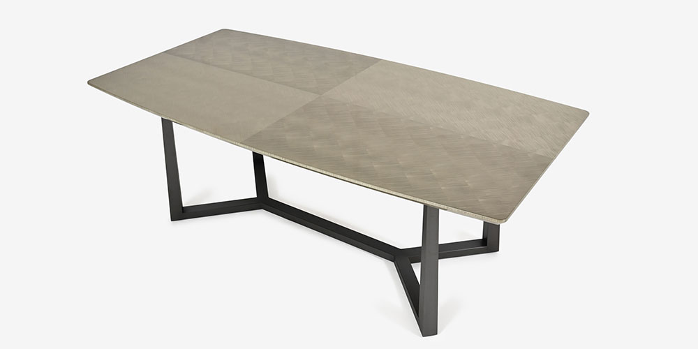 ダイニングテーブル「CORZA コルザ No.4」のシカモアを使用した天板