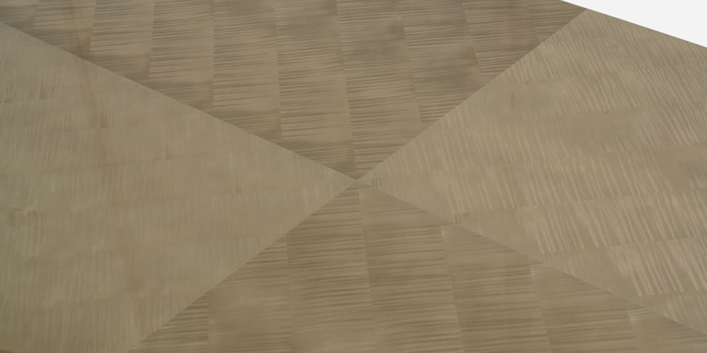 希少なシカモアを贅沢に使用した天板のアップ