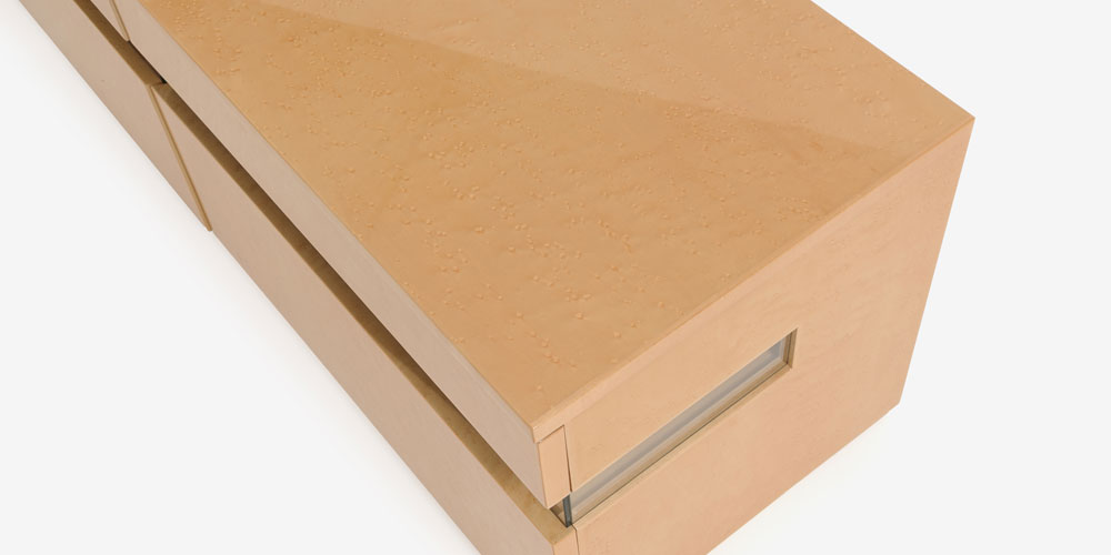 テレビボード「ペルレ2」の鏡面塗装の美しい仕上げ