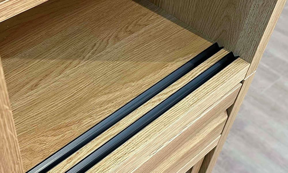 ダイニングボードRe.耐久性の高いV字アルミレール