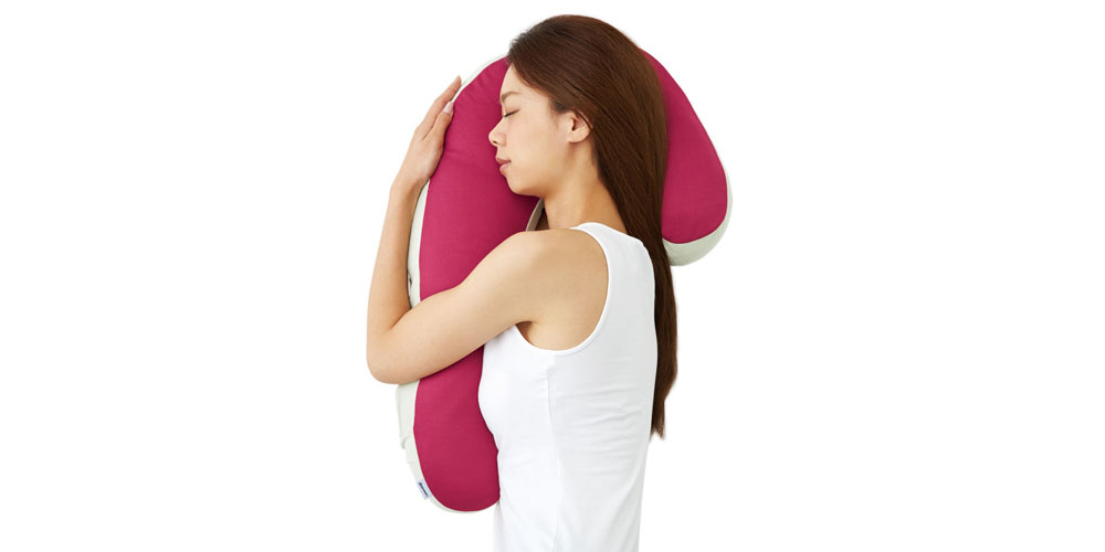 ロータイプ ピンク色を「半うつぶせ寝」姿勢や「抱きまくら」として使用するイメージ