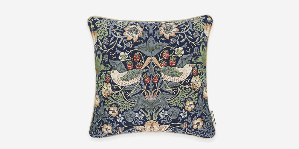 クッションカバー「いちご泥棒」ブルー 45cm角