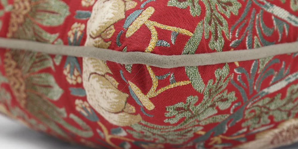 クッションカバー「いちご泥棒」レッド 45cm角