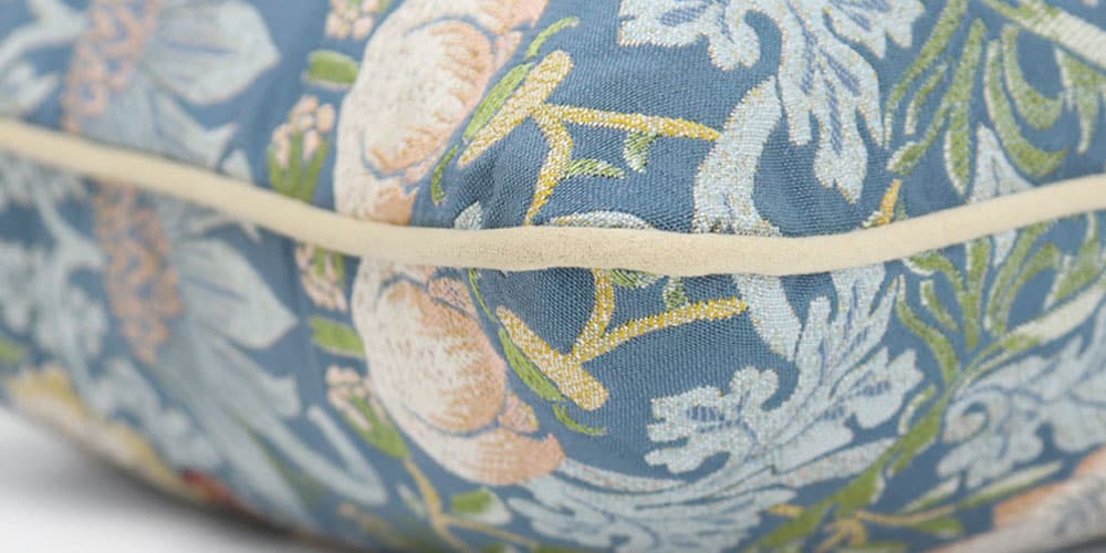 クッションカバー「いちご泥棒」ブルーグリーン 45cm角