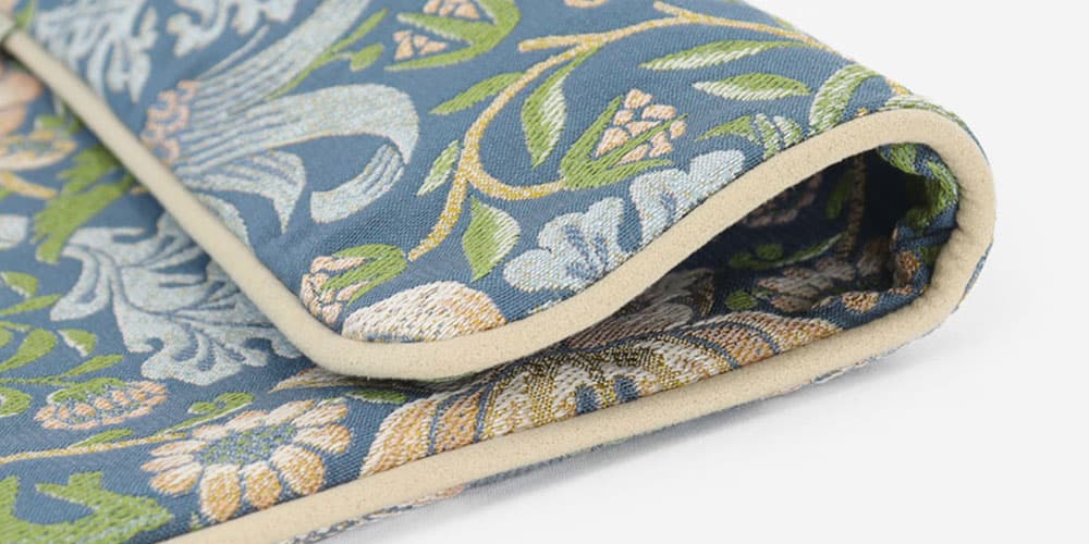 クッションカバー「いちご泥棒」ブルーグリーン 45cm角