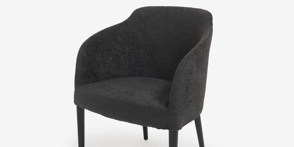 肘付きダイニングチェア「エモジオーネ」布ブラック色の座面イメージ