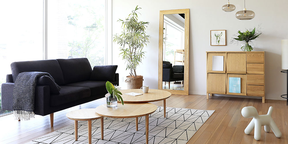 プレーンミラーのホワイトオーク材を使用したコーディネートイメージ