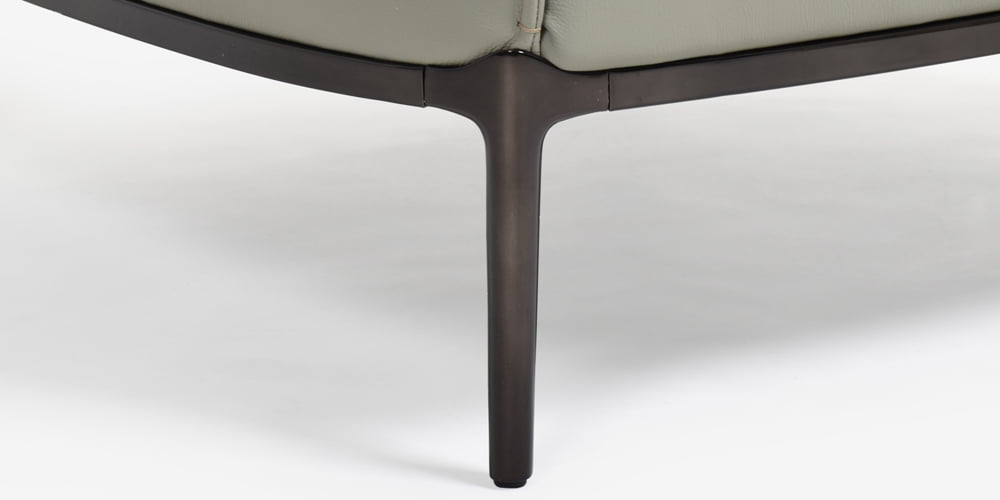 アームチェア「アーチボルドキング」の脚部