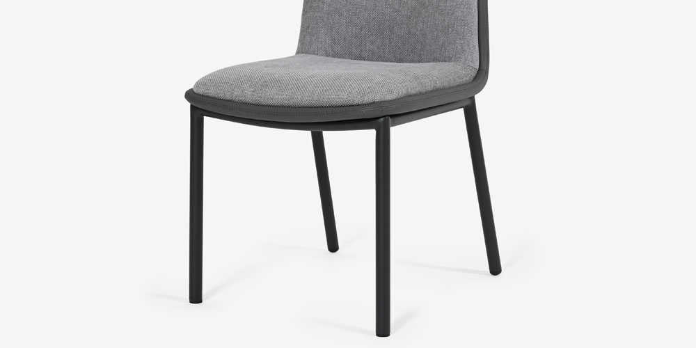 【座面と脚のアップ】布ダークグレー色 合成皮革ブラック色