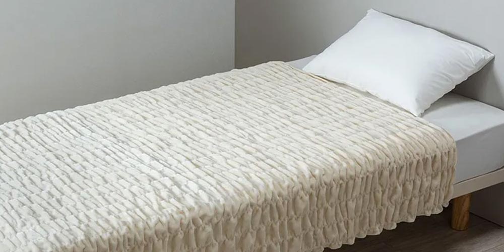 「newmine（ニューミン）」シルク混ブランケットのくしゅくしゅした生地