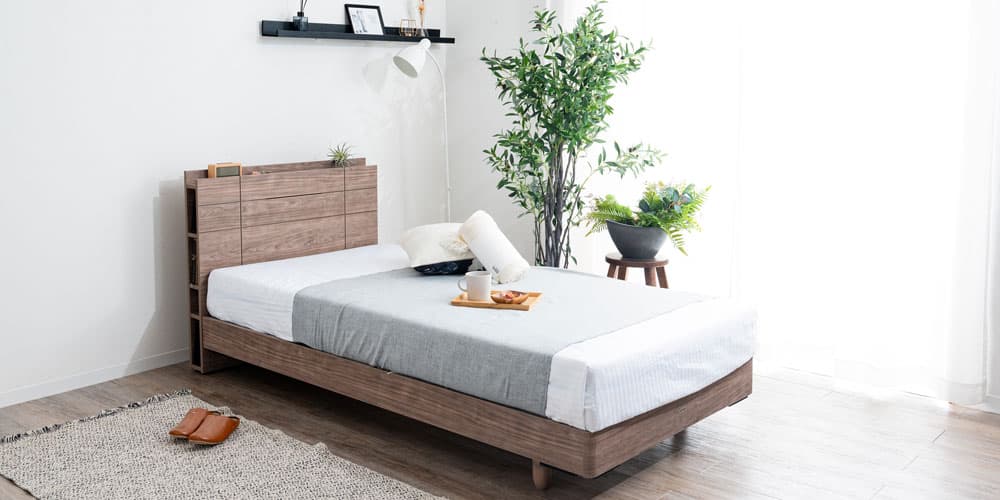 【メイン画像】ブックシェルフ付きで収納力がありながらすっきりデザインのベッドフレーム「レンヌブックスタンド」