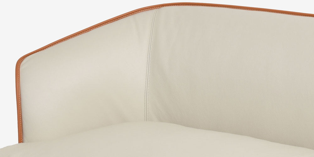 柔らかな質感のPelleFrau®のソファ「ニヴォラ」