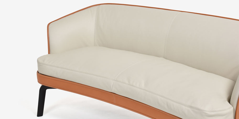 座面はダウンフェザー入りのソファ「ニヴォラ」