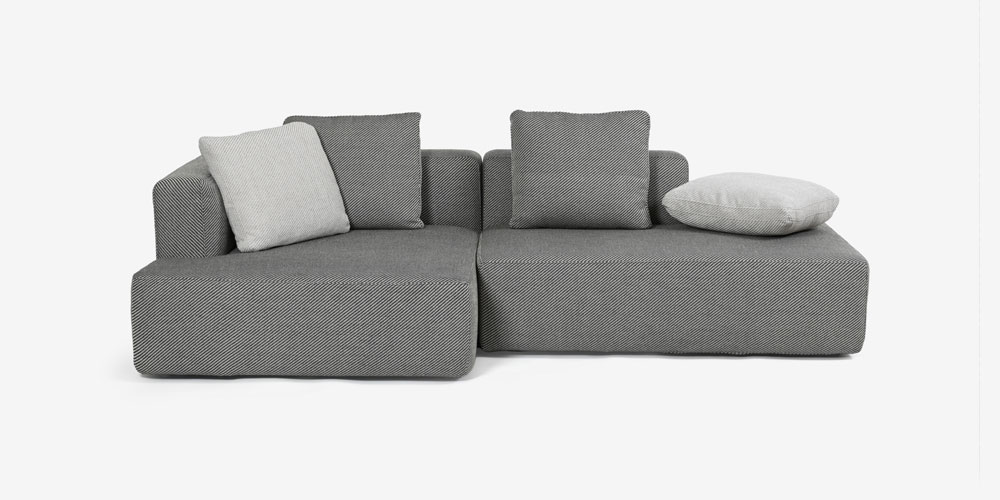 カウチソファ2点セット「SUMOWA（スモワ）」と追加クッションのコーディネートイメージ